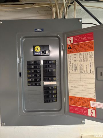 2135 W HARPER Terrace, Peoria, IL 61604