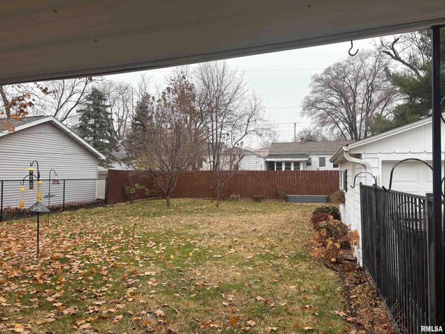 2135 W HARPER Terrace, Peoria, IL 61604