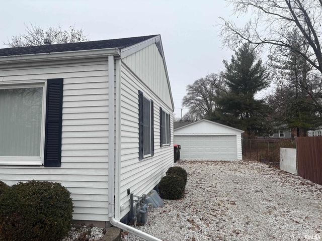 2135 W HARPER Terrace, Peoria, IL 61604