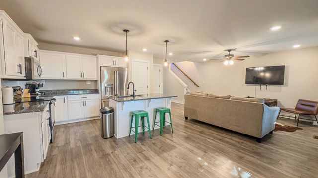 414B Oak St, Clarksville, TN 37042