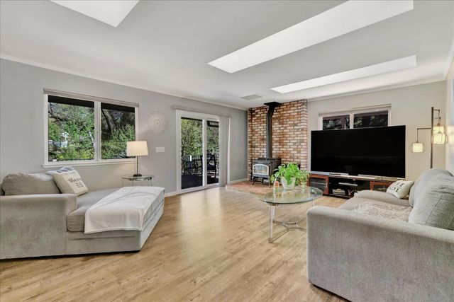 17862 Foxtail Dr, Penn Valley, CA 95946