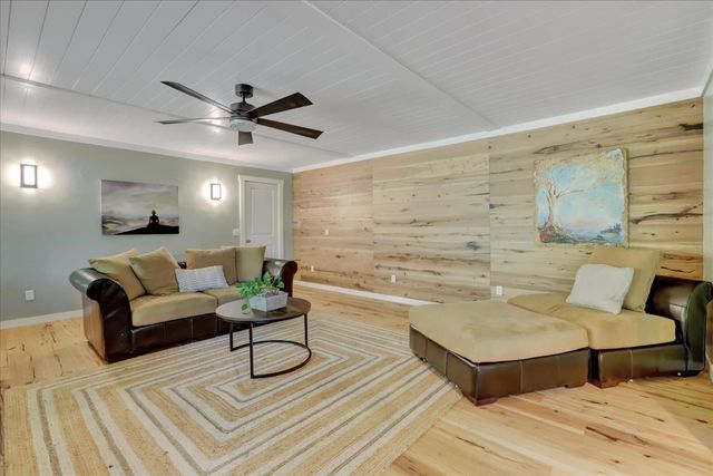 17862 Foxtail Dr, Penn Valley, CA 95946