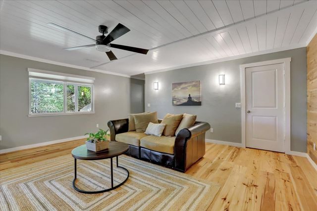 17862 Foxtail Dr, Penn Valley, CA 95946