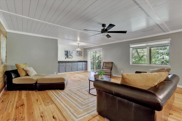 17862 Foxtail Dr, Penn Valley, CA 95946