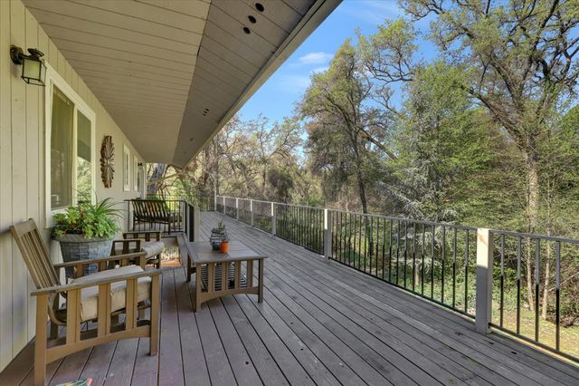 17862 Foxtail Dr, Penn Valley, CA 95946