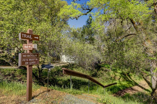 17862 Foxtail Dr, Penn Valley, CA 95946