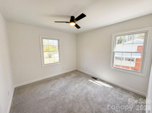 1423 Chelveston Drive, Charlotte, NC 28208