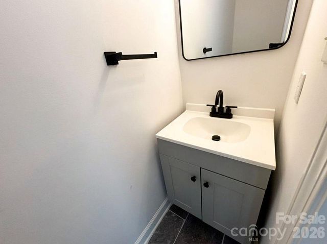 1423 Chelveston Drive, Charlotte, NC 28208