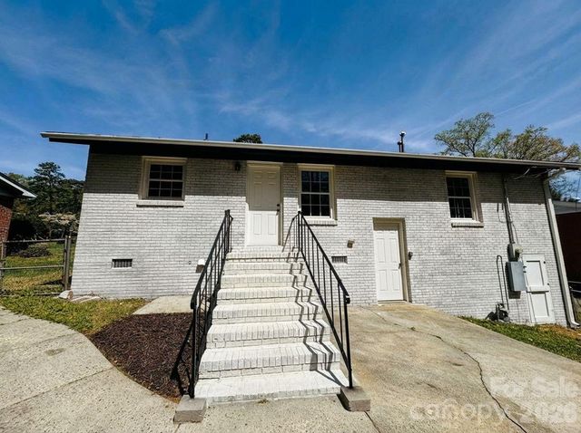 1423 Chelveston Drive, Charlotte, NC 28208