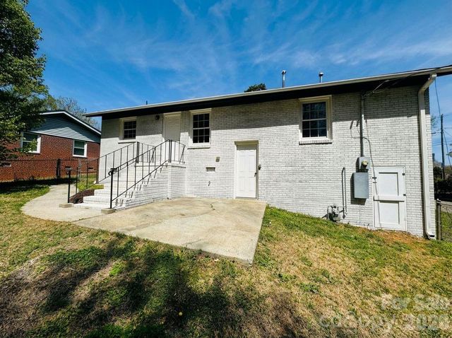 1423 Chelveston Drive, Charlotte, NC 28208