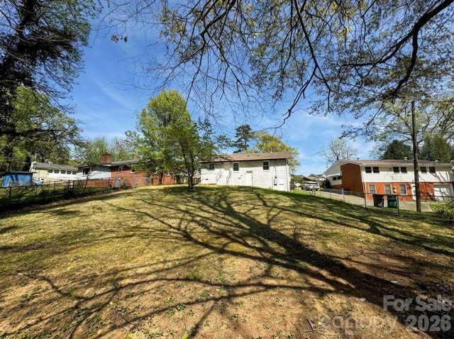 1423 Chelveston Drive, Charlotte, NC 28208