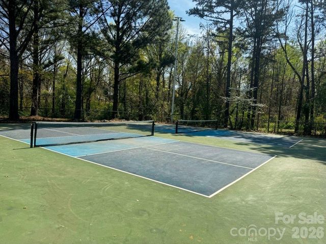 1423 Chelveston Drive, Charlotte, NC 28208