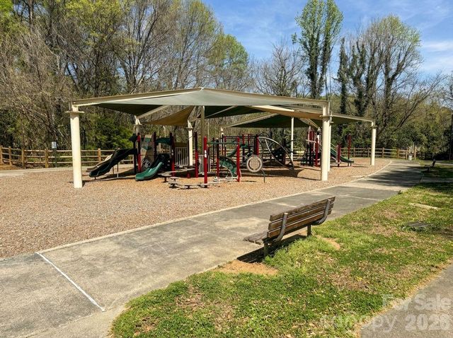 1423 Chelveston Drive, Charlotte, NC 28208