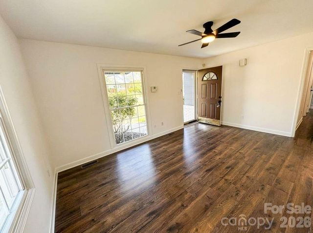 1423 Chelveston Drive, Charlotte, NC 28208