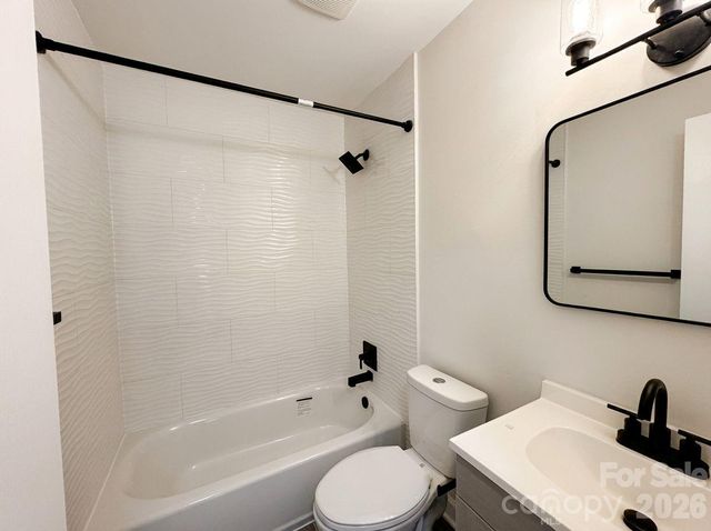 1423 Chelveston Drive, Charlotte, NC 28208