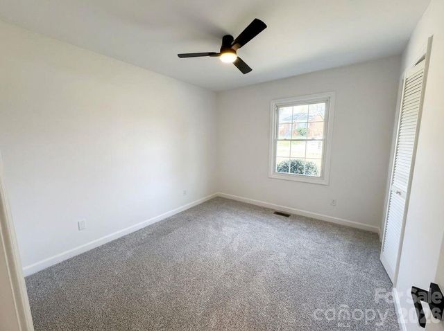 1423 Chelveston Drive, Charlotte, NC 28208