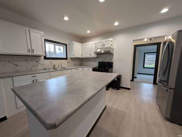 7625 N ST RD 159, Bicknell, IN 47512