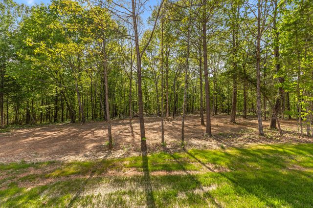 1013 Walnut Grove Rd, Dickson, TN 37055