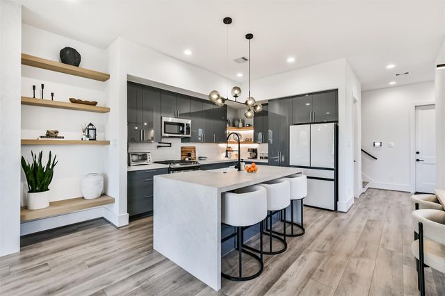 4211 Nichols St, Houston, TX 77020