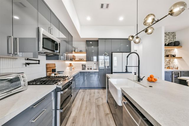 4211 Nichols St, Houston, TX 77020