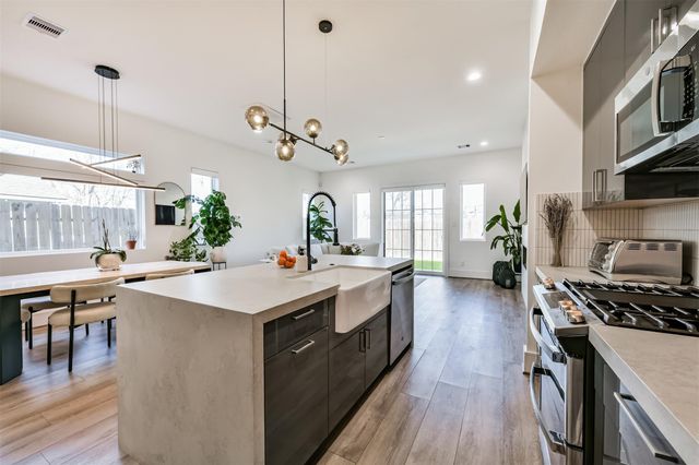 4211 Nichols St, Houston, TX 77020