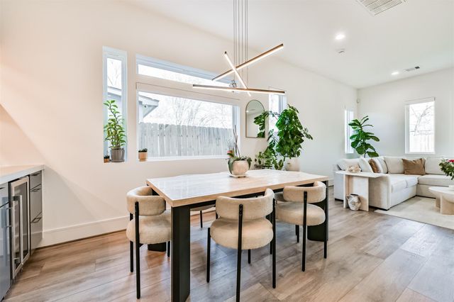 4211 Nichols St, Houston, TX 77020