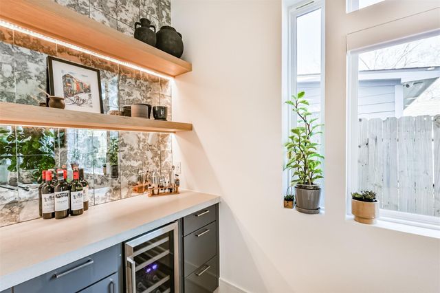 4211 Nichols St, Houston, TX 77020