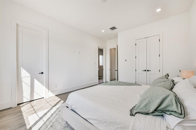 4211 Nichols St, Houston, TX 77020