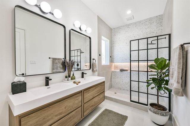 4211 Nichols St, Houston, TX 77020