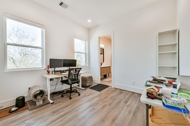 4211 Nichols St, Houston, TX 77020