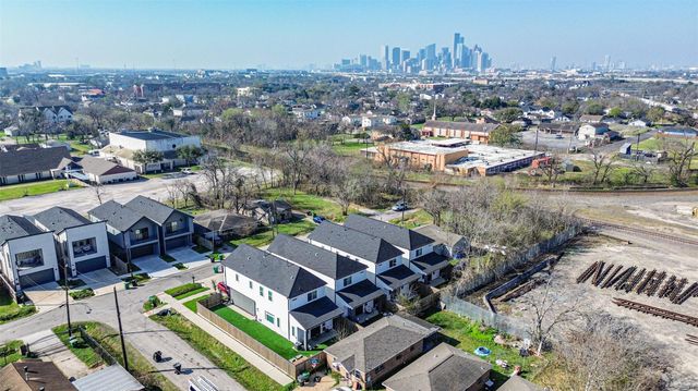 4211 Nichols St, Houston, TX 77020