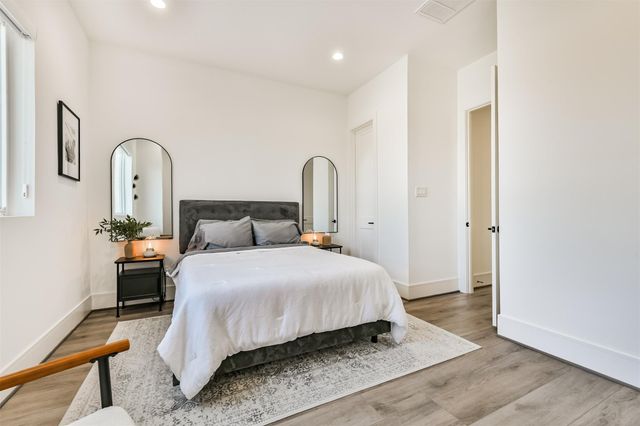 4211 Nichols St, Houston, TX 77020