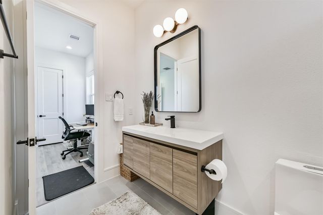 4211 Nichols St, Houston, TX 77020