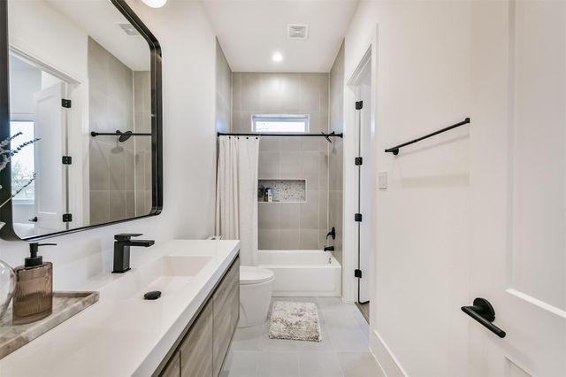 4211 Nichols St, Houston, TX 77020