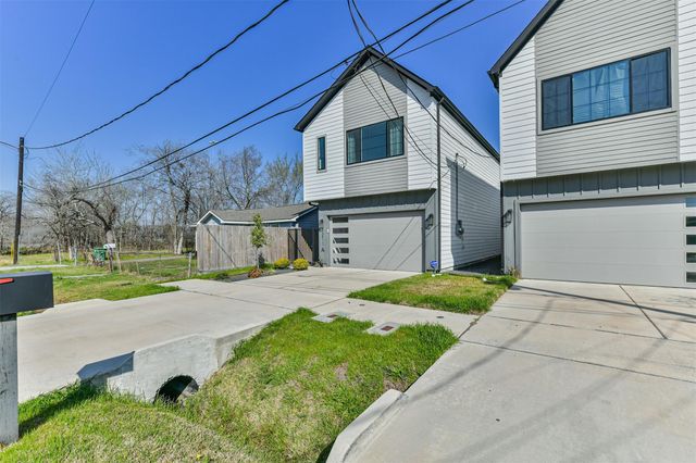 4211 Nichols St, Houston, TX 77020