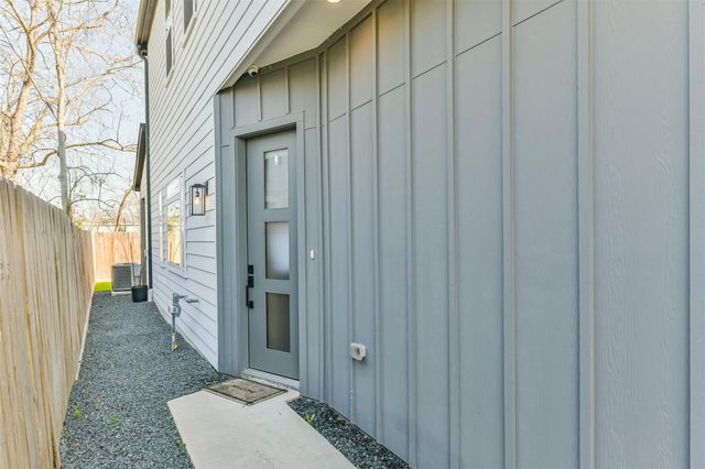 4211 Nichols St, Houston, TX 77020