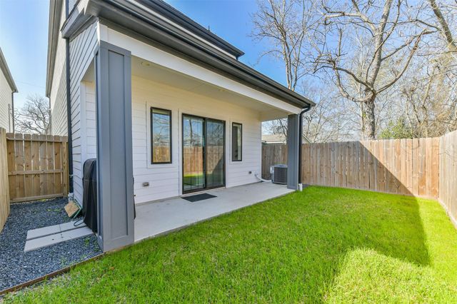 4211 Nichols St, Houston, TX 77020