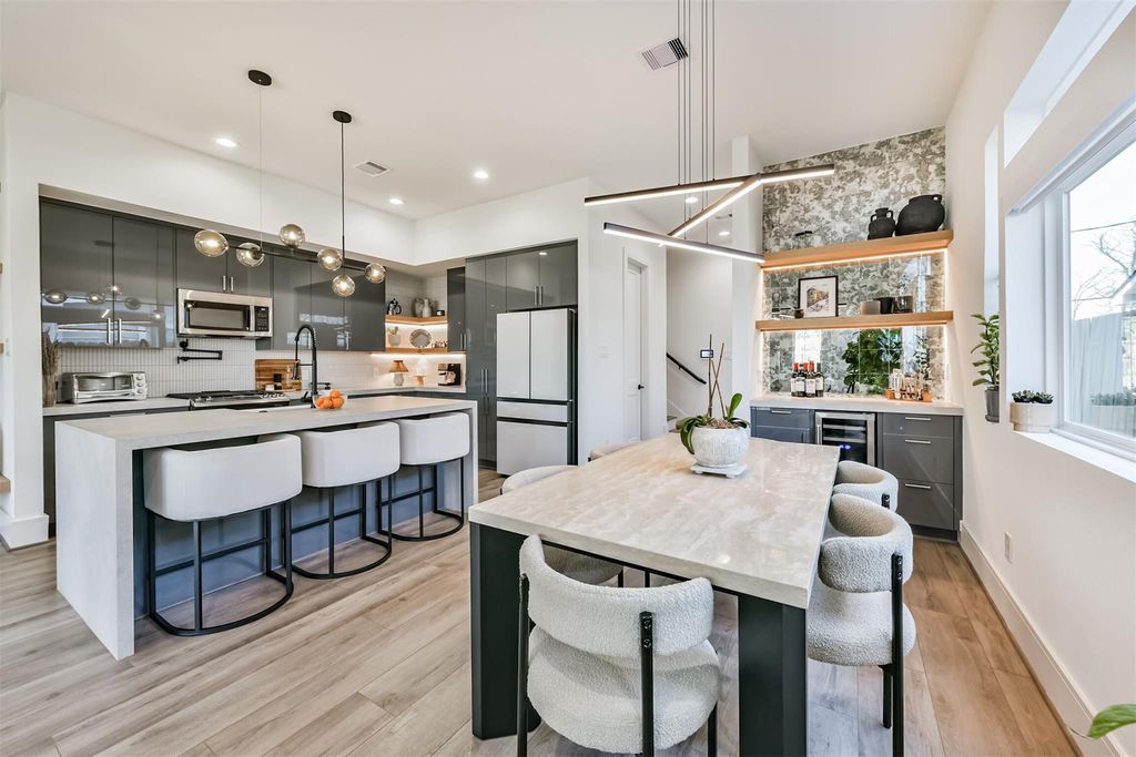 4211 Nichols St, Houston, TX 77020