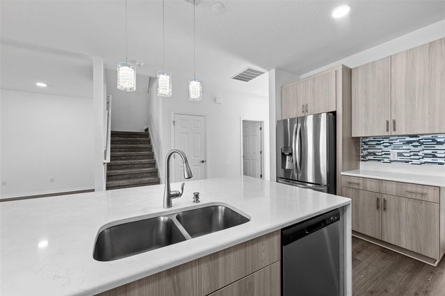 33251 SYCAMORE LEAF DRIVE, Wesley Chapel, FL 33545