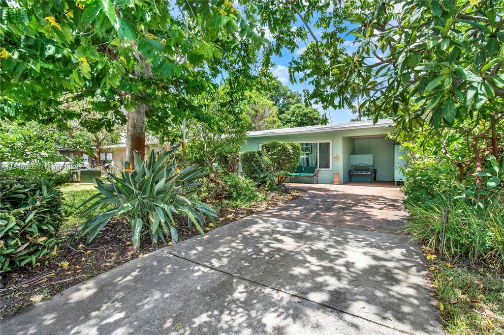 2421 NE 10th Ave, Pompano Beach, FL 33064