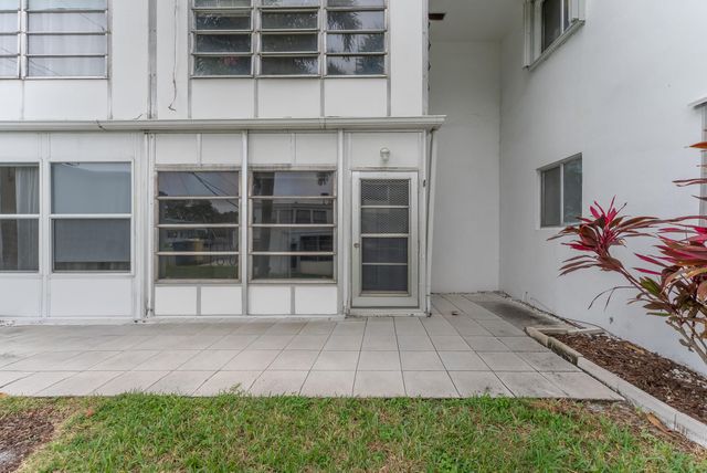 2020 Lake Osborne Drive, Lake Worth Beach, FL 33461