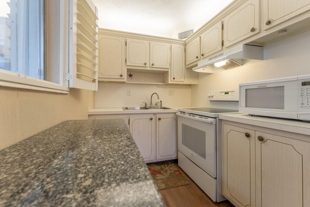 2020 Lake Osborne Drive, Lake Worth Beach, FL 33461