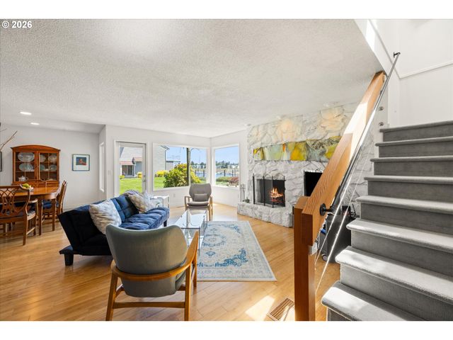 530 N HAYDEN BAY Dr, Portland, OR 97217
