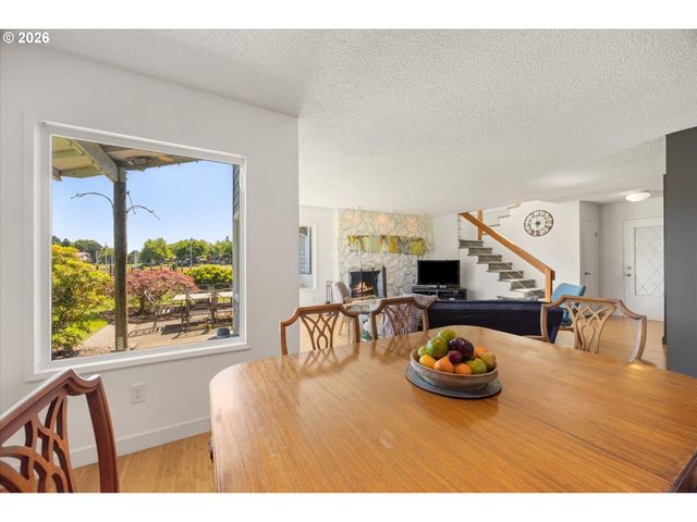 530 N HAYDEN BAY Dr, Portland, OR 97217