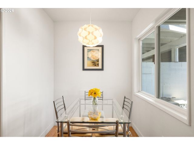 530 N HAYDEN BAY Dr, Portland, OR 97217