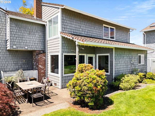 530 N HAYDEN BAY Dr, Portland, OR 97217