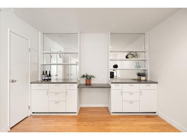 530 N HAYDEN BAY Dr, Portland, OR 97217