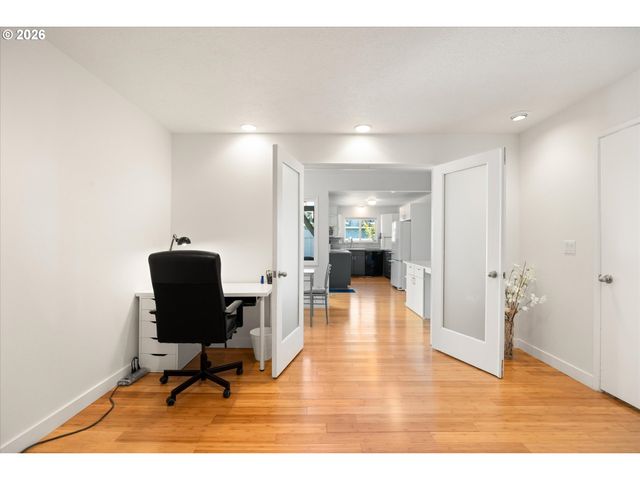 530 N HAYDEN BAY Dr, Portland, OR 97217