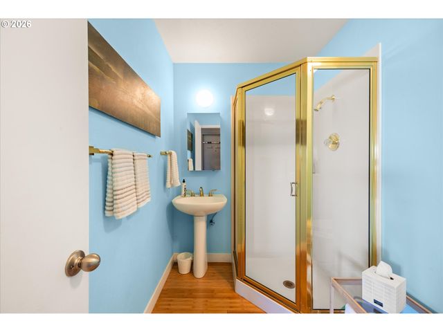 530 N HAYDEN BAY Dr, Portland, OR 97217