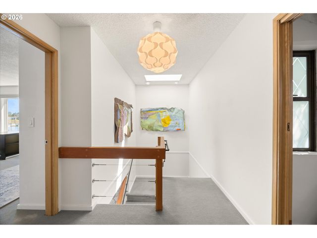 530 N HAYDEN BAY Dr, Portland, OR 97217